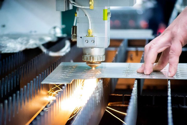 Conseils pour maximiser l’efficacité du découpage laser de matériaux épais